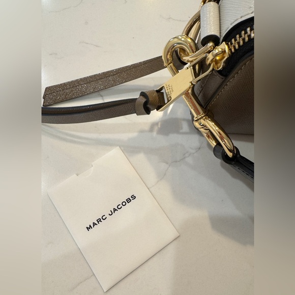 Marc Jacobs Beige Leather Snapshot Camera Crossbody Bag - Picture 8 of 9